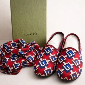Gucci Voyage Satin Slippers Mens 12 Red Blue GG Geometric Print Italy New in Box